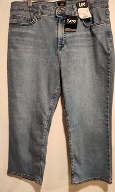 Lee Women's Blue Jeans Size 16 M Capri Bursting Brights Denim Mid Rise